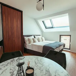  Apartment Triangle City