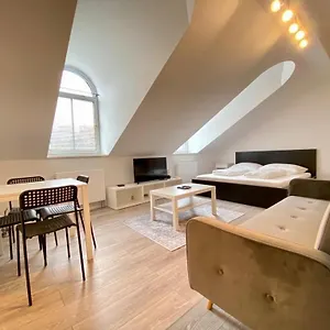  Apartment In Near Metro