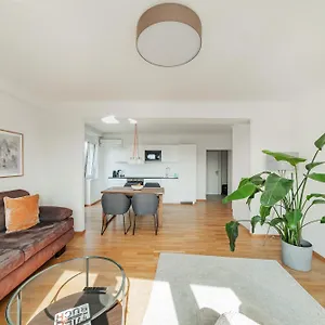  Apartment Central 60m2 10 Min Walk From Main Station